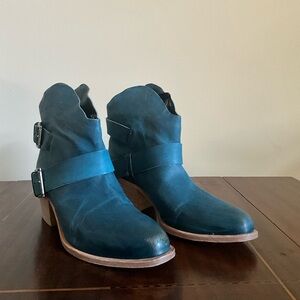 NWT - Vic - Aquamarine blue boots with buckles - Size EU 39 / US 9